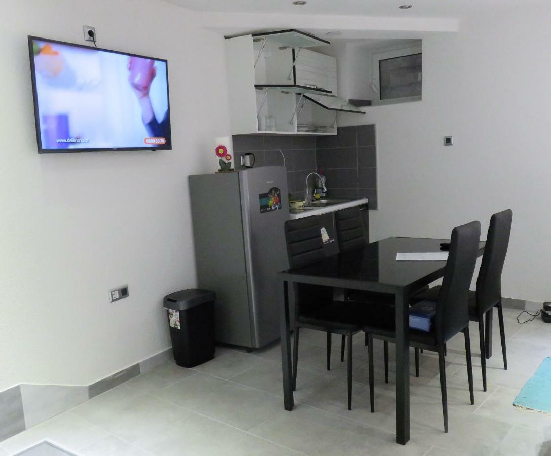Apartament *