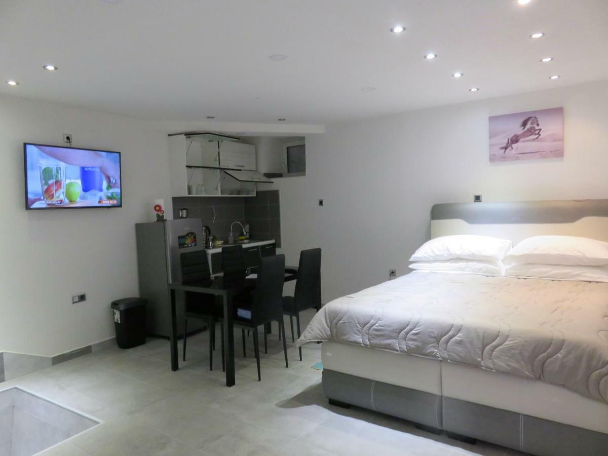 Apartament *