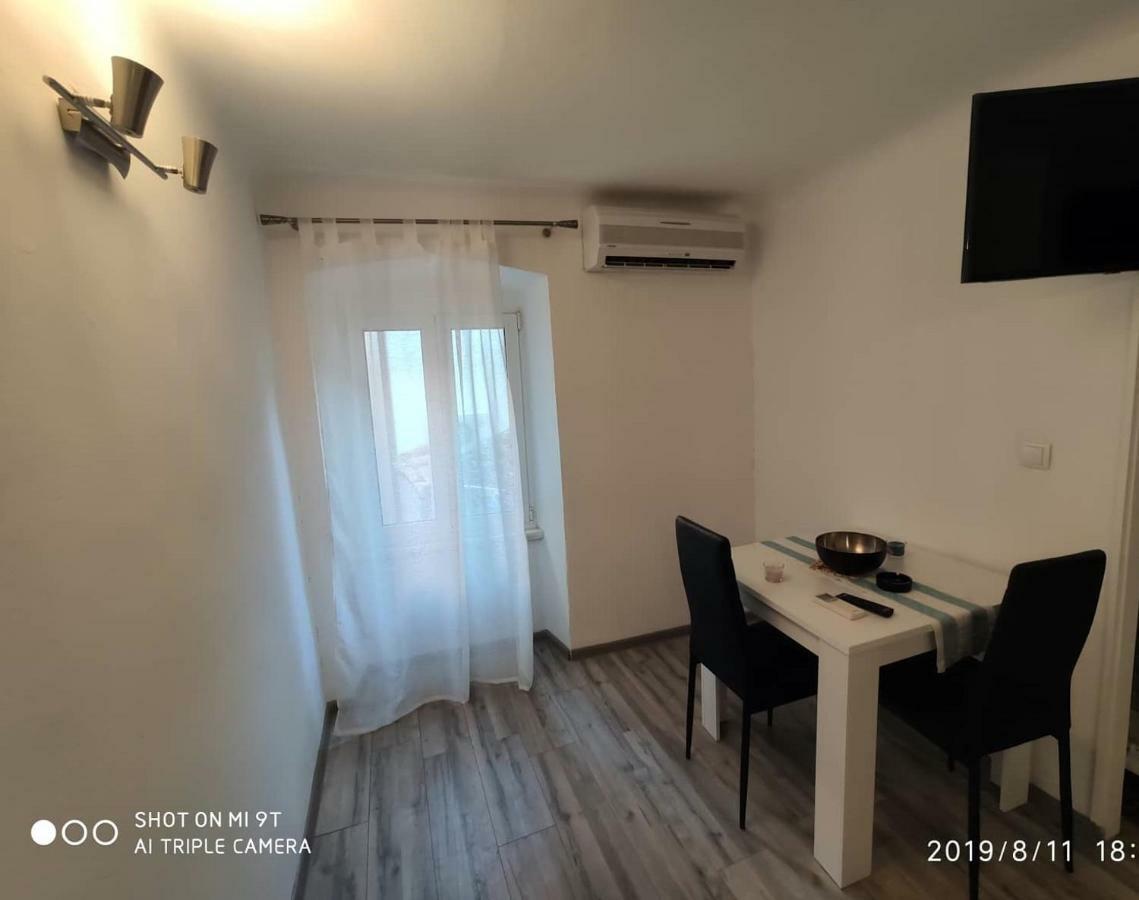Apartament *