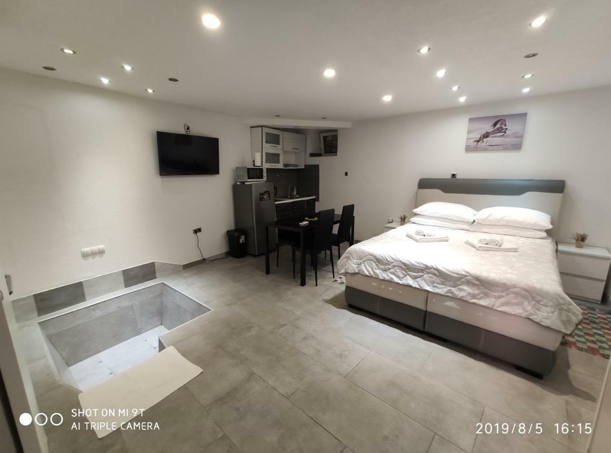 Apartament *