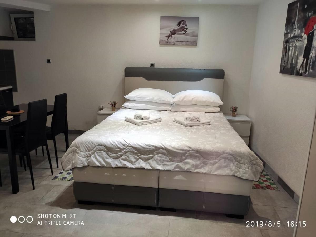 Apartament *